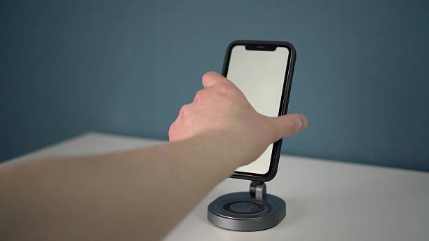 5 Keuntungan Memiliki Magnetic Phone Holder