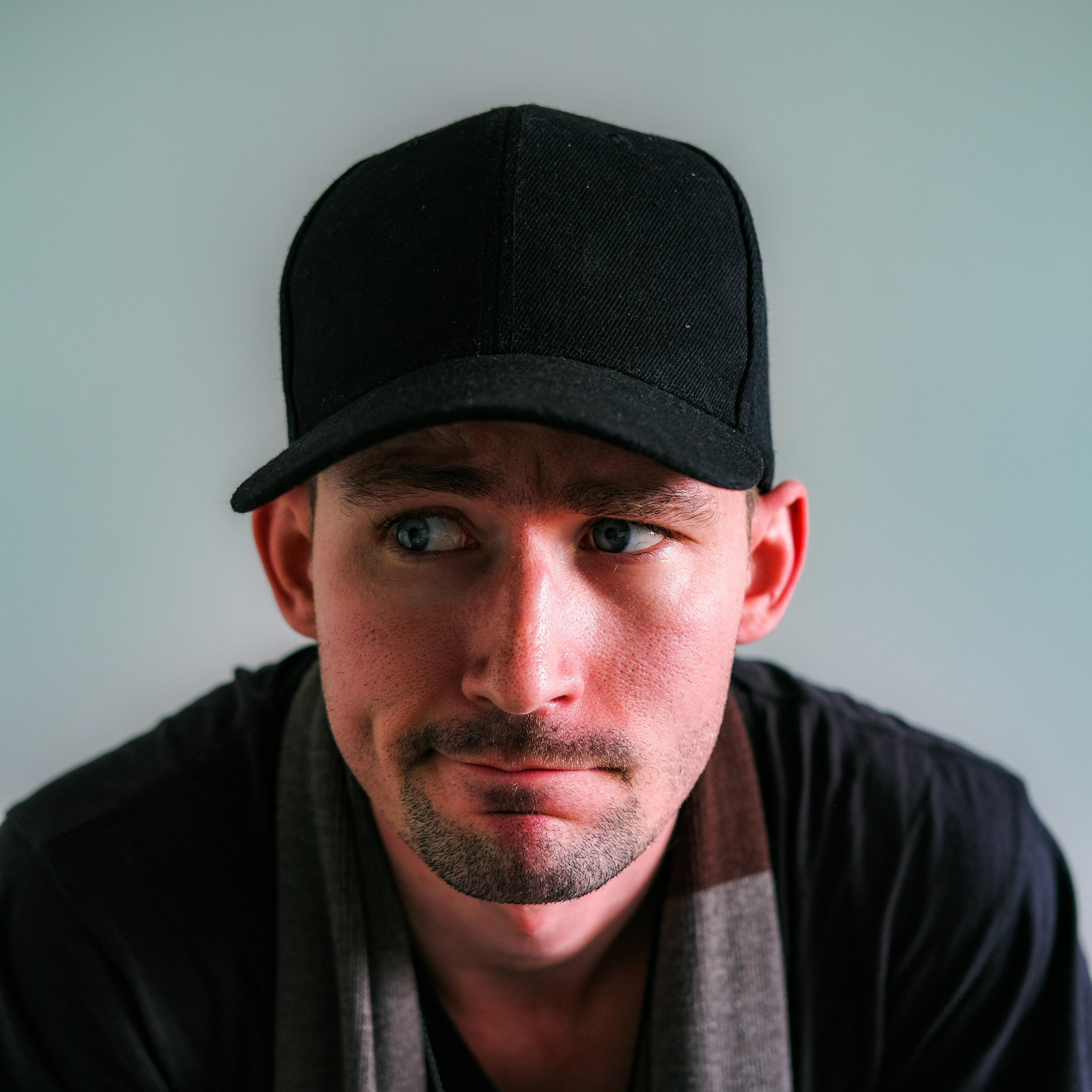 Rambut Lagi Berantakan? Baseball Cap Jadi Penyelamat Gaya Instan!