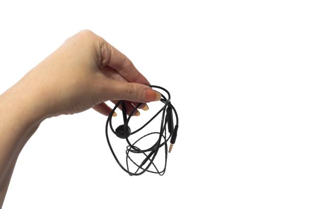 TWS Makin Beragam, Bisakah Headset Kabel Bertahan?