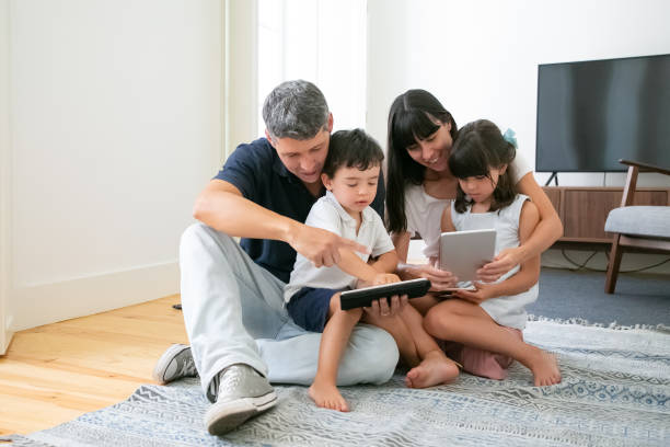 10 Tips Dampingi Anak Main Tablet Edukasi, Orang Tua Catat Ya!