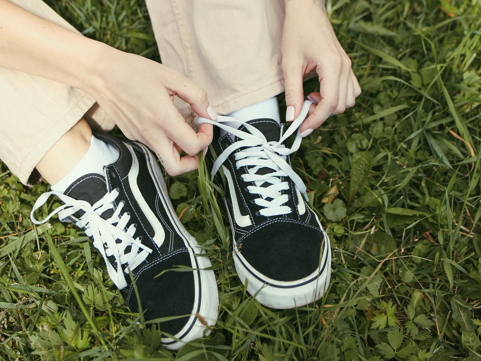 Nggak Perlu Beli Baru, Upgrade Sepatumu Pakai Cat Sepatu Canvas