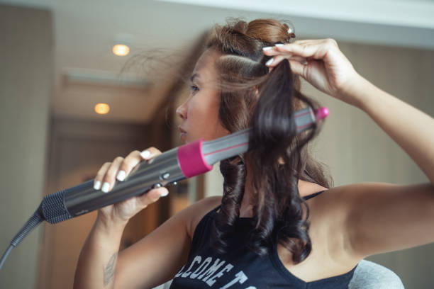 Trik Atur Gaya Rambut Curly Sesuai Mood, Natural hingga Loose