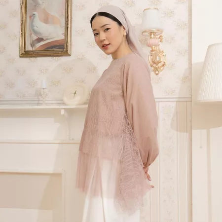 Inspirasi Baju Kondangan Wanita yang Anggun tanpa Ribet
