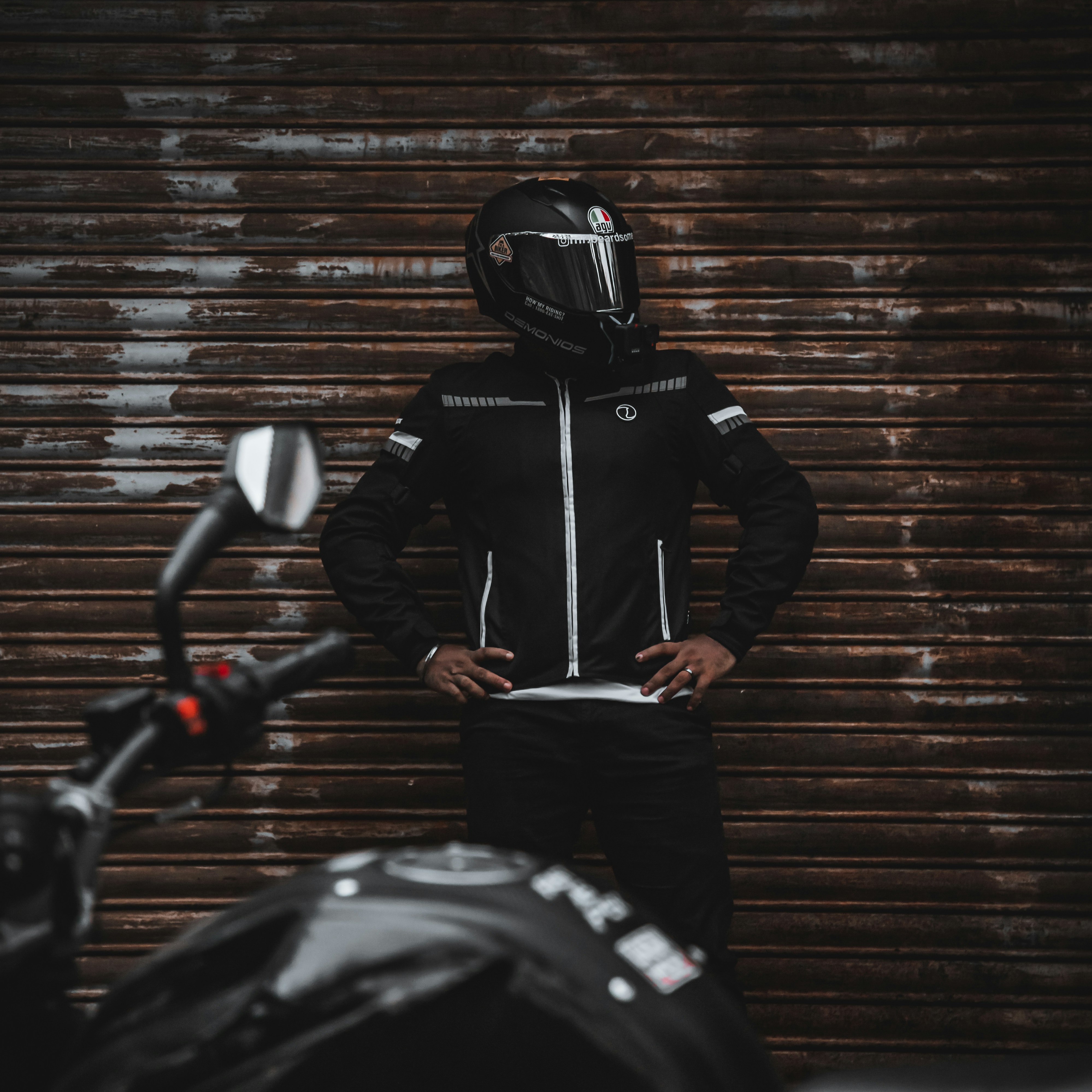 Gak Ada Lagi Alasan Cuaca Buruk! Jaket Motor Anti-Badai, Riding Nyaman Tetap Keren!