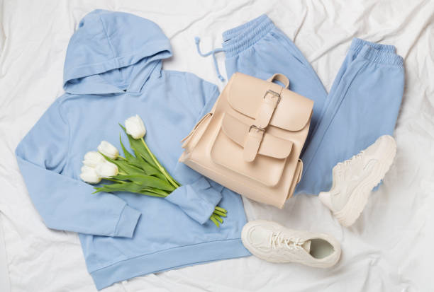 Mau Tampil Stylish Tanpa Ribet? Ini 5 Ide Outfit Simpel untuk Wanita Aktif Sehari-hari!