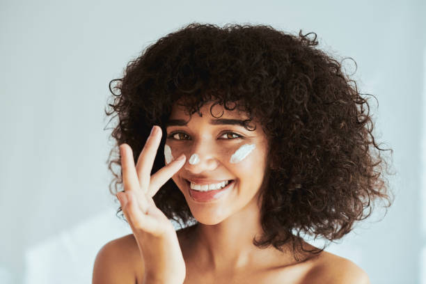 7 Tips Glowing Seharian dengan Makeup Super Ringan