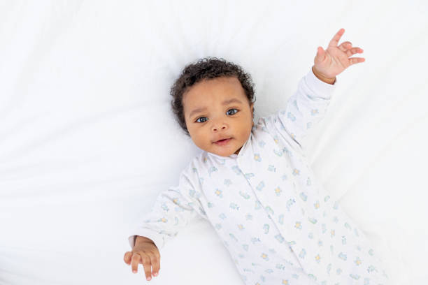 7 Tips Memilih Baju Piyama Bayi yang Nyaman dan Aman untuk Tidur Nyenyak