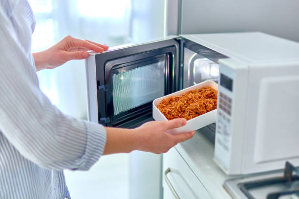 Manfaat Menggunakan Microwave untuk Memasak Lebih Praktis