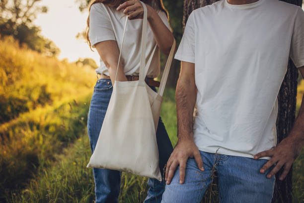 5 Ide Mix and Match Kaos Putih yang Stylish Untuk Berbagai Acara