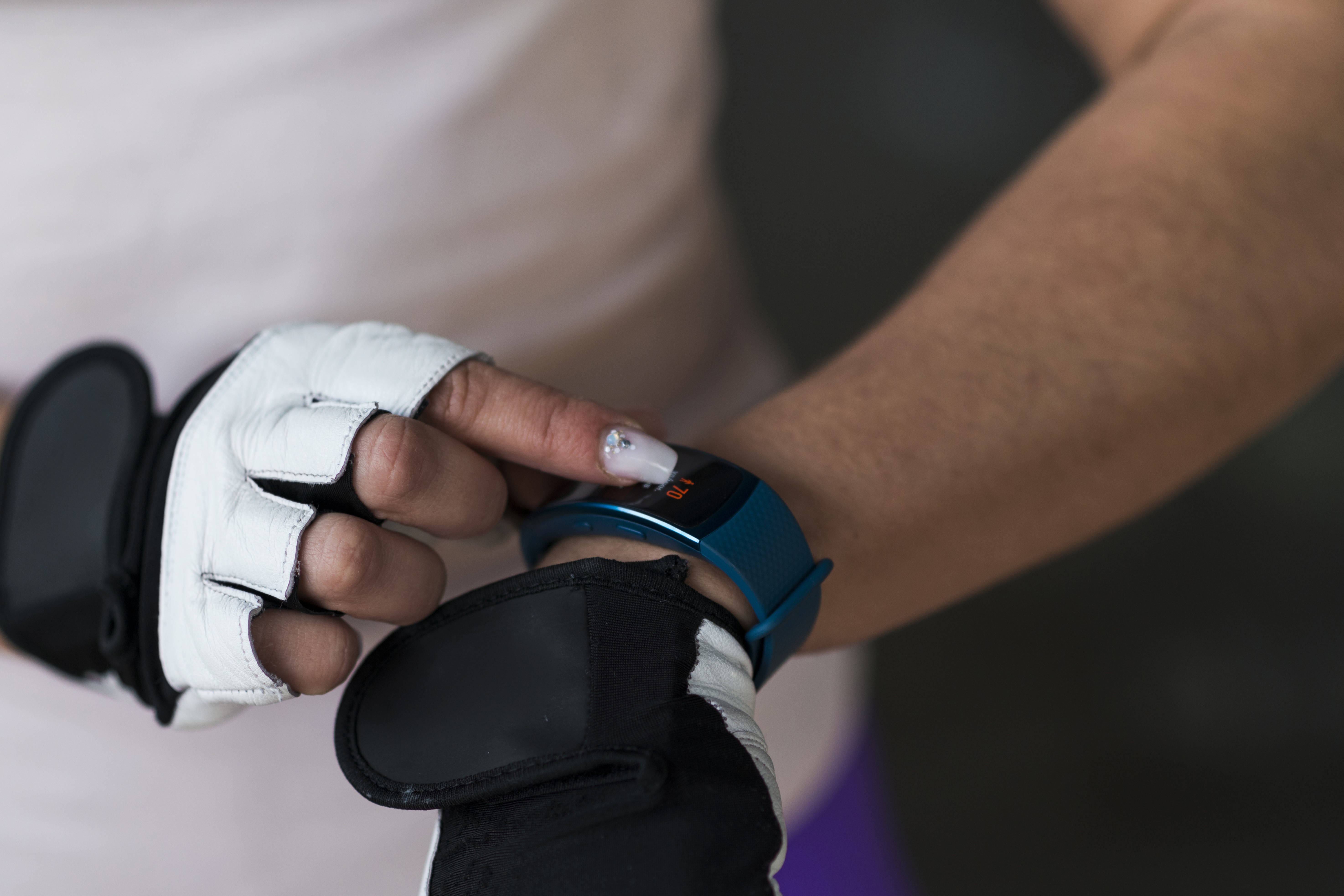 Gak Mau Tangan Kasar karena Nge-gym? Wajib Punya Sarung Tangan Ini!