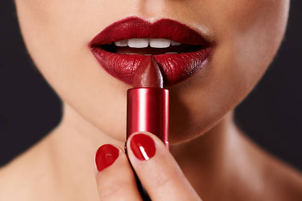 Cara Kerja Tinted Lip Balm Menutrisi Bibir, Beda dari Lipstik Lho