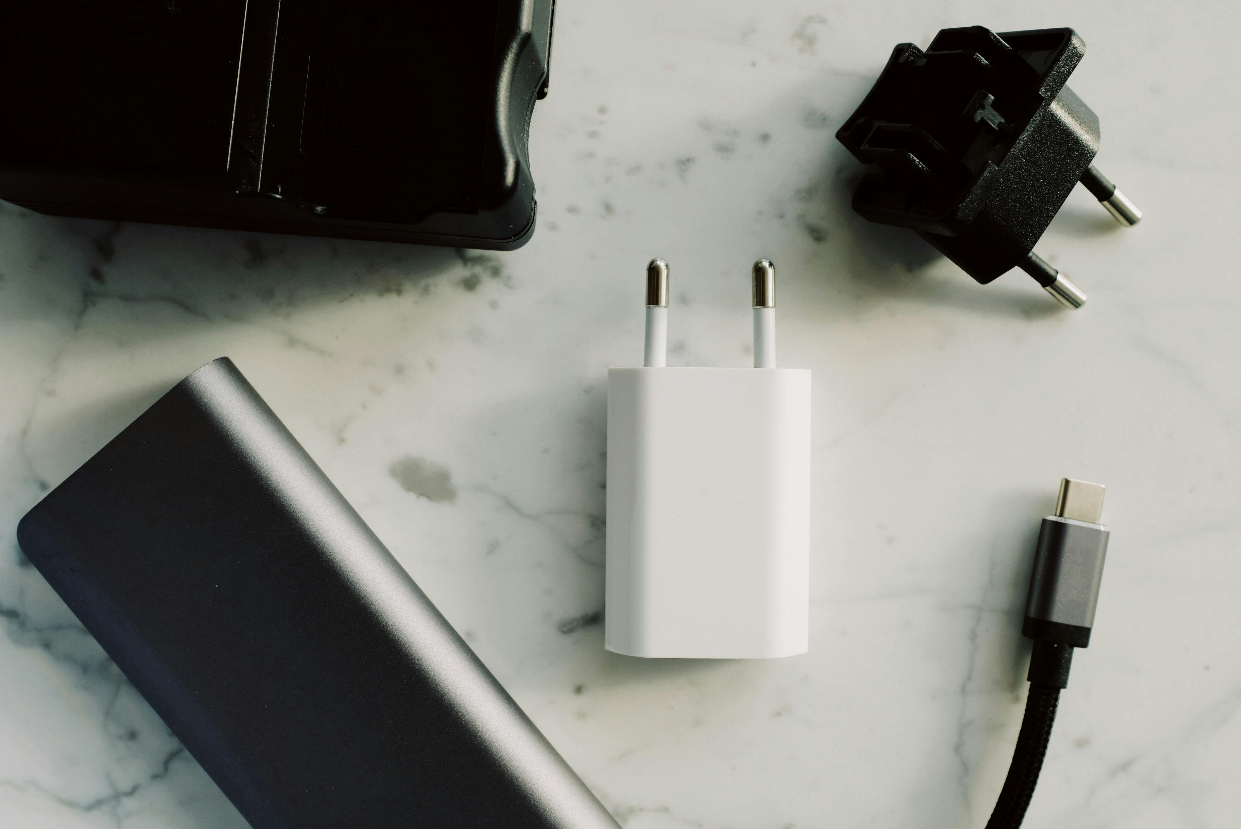 Nggak Berat Nggak Kurang, Powerbank 12000 mAh Solusi Praktis All Day