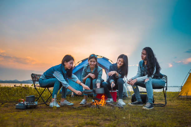 5 Ide Aktivitas Seru Saat Camping Bersama Teman, Dijamin Jadi Makin Dekat!
