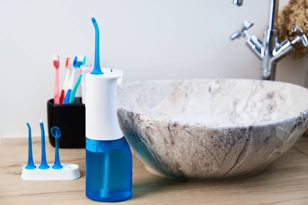 Apa Itu Water Flosser? Mengenal Teknologi Pembersih Sela Gigi