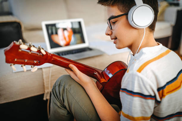 Cara Biar Tetap Kece Walau Pakai Headphone Kabel
