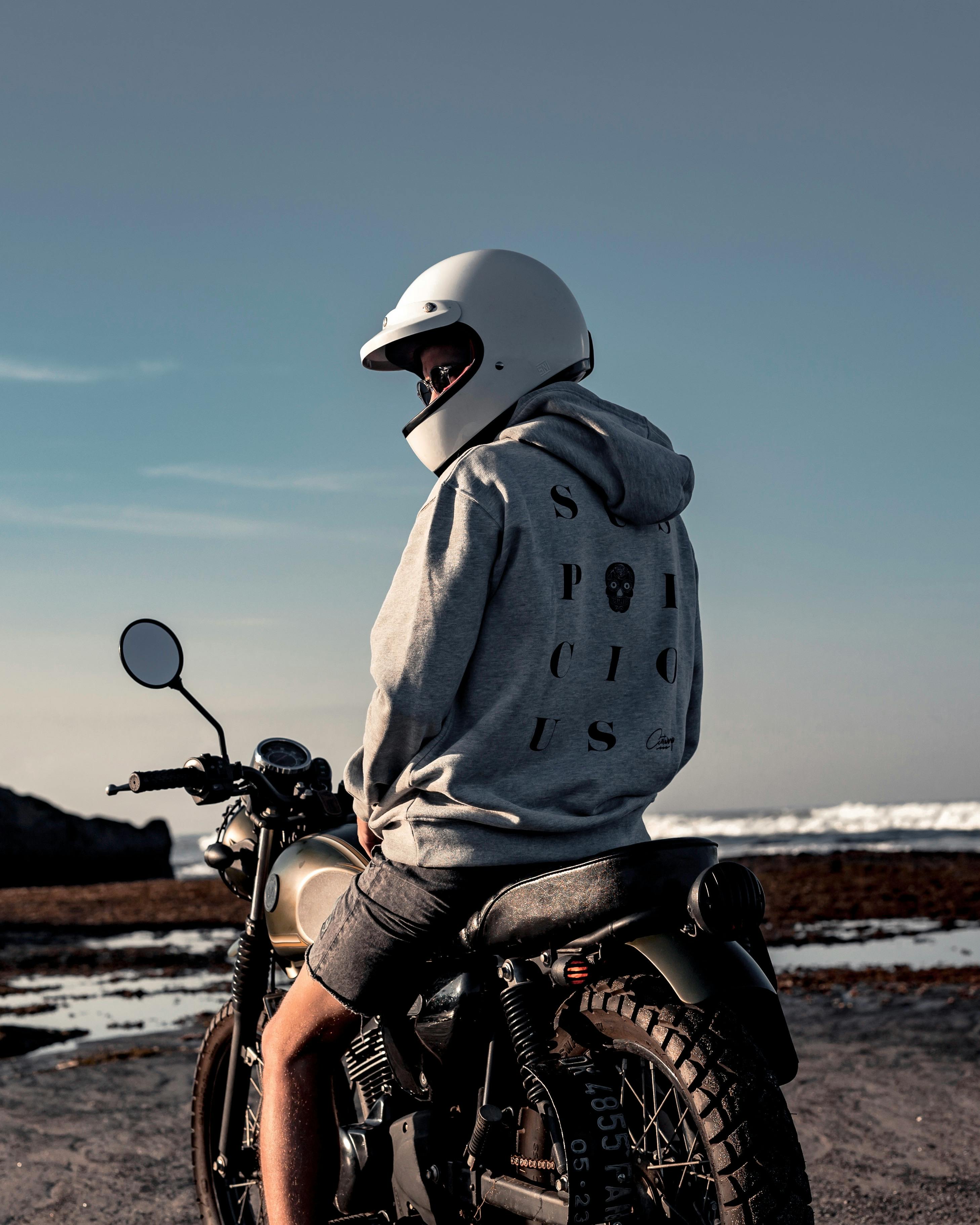 Naik Motor Keren Maksimal! Ini Tutorial Memilih Shape dan Warna Helm Biar Sangar