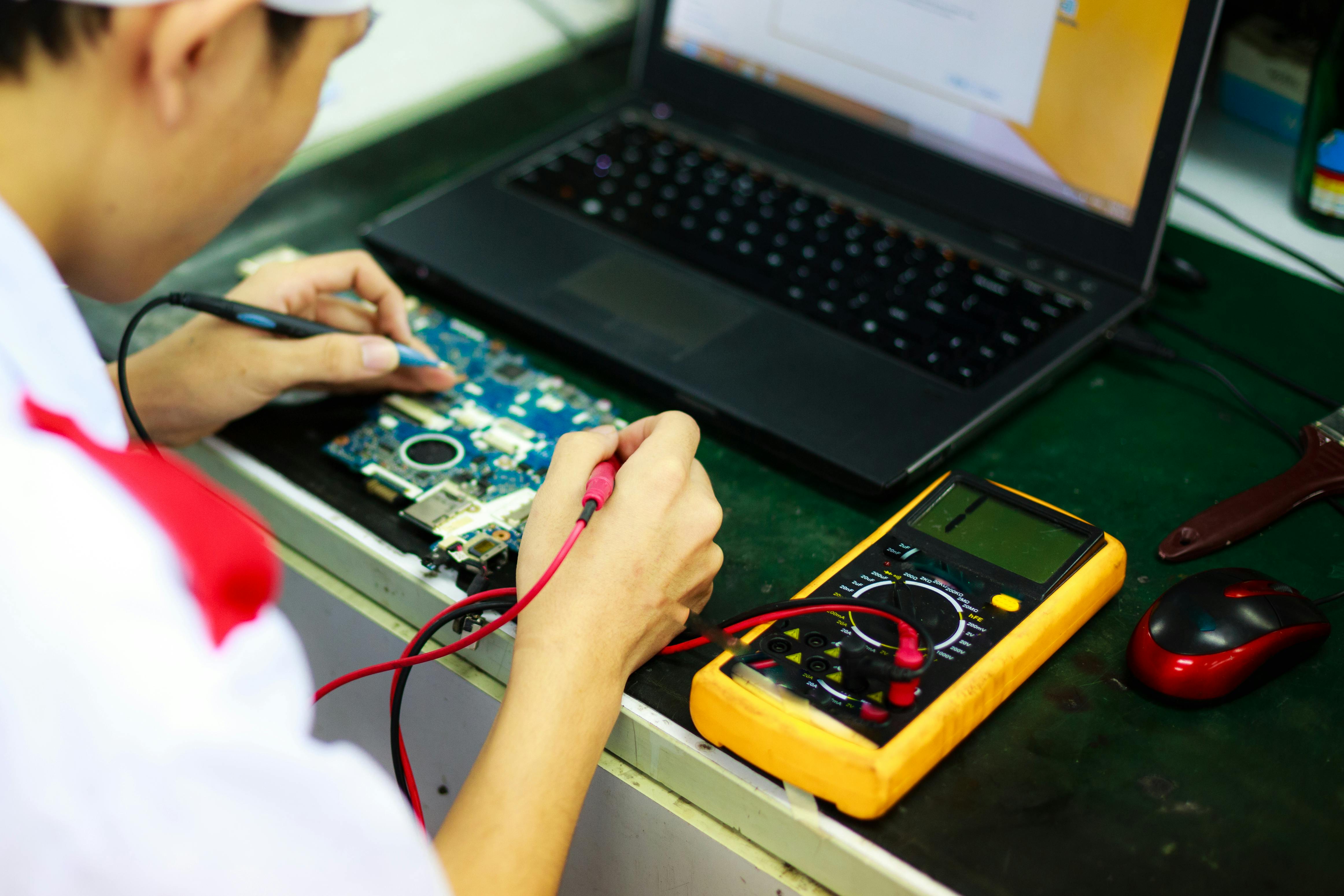 Stop Main-Main sama Listrik! Ini Pentingnya Multimeter Digital yang Kamu Nggak Tahu