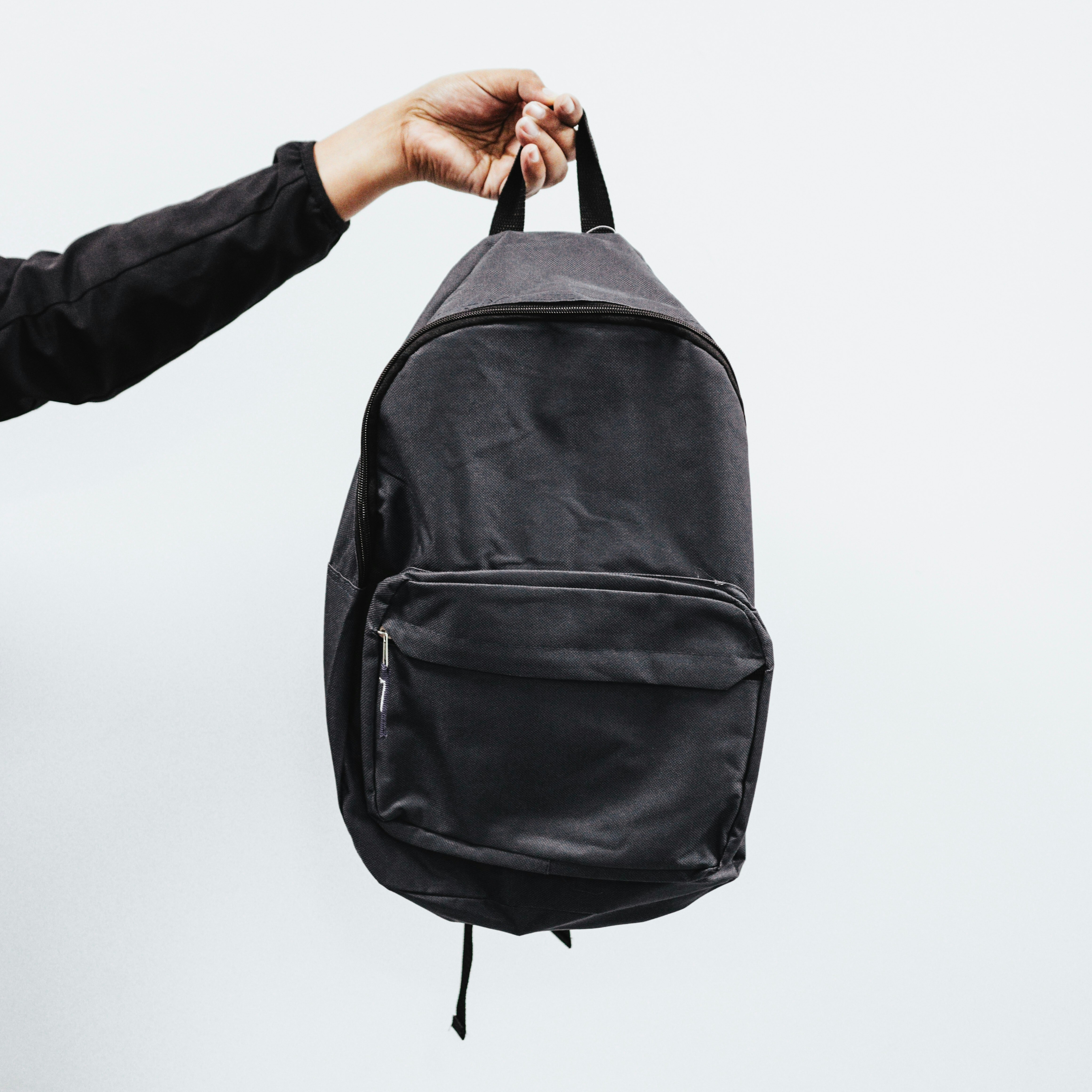 Bosan Ransel Biasa? Coba Tas Corduroy Biar Gaya Makin Stand Out