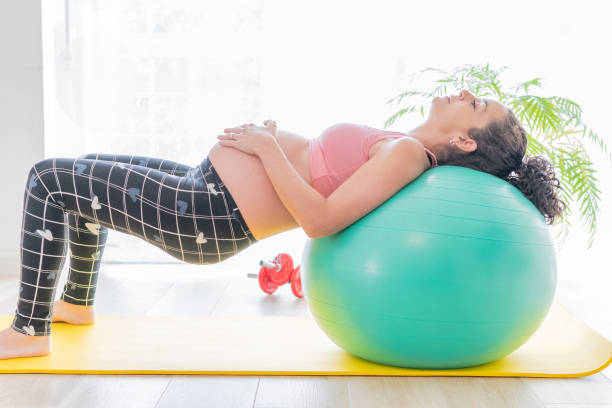 7 Fungsi Gym Ball untuk Ibu Hamil, Seberapa Penting Penggunaanya?