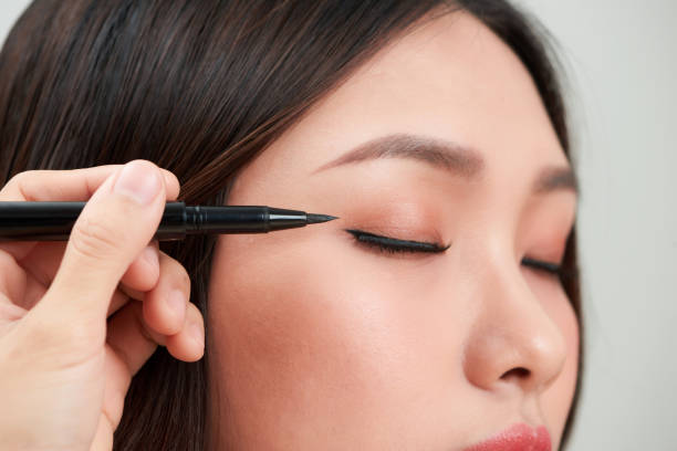 Eyeliner Tetap On Fleek di Cuaca Panas? Begini Cara Ampuh Biar Nggak Luntur!