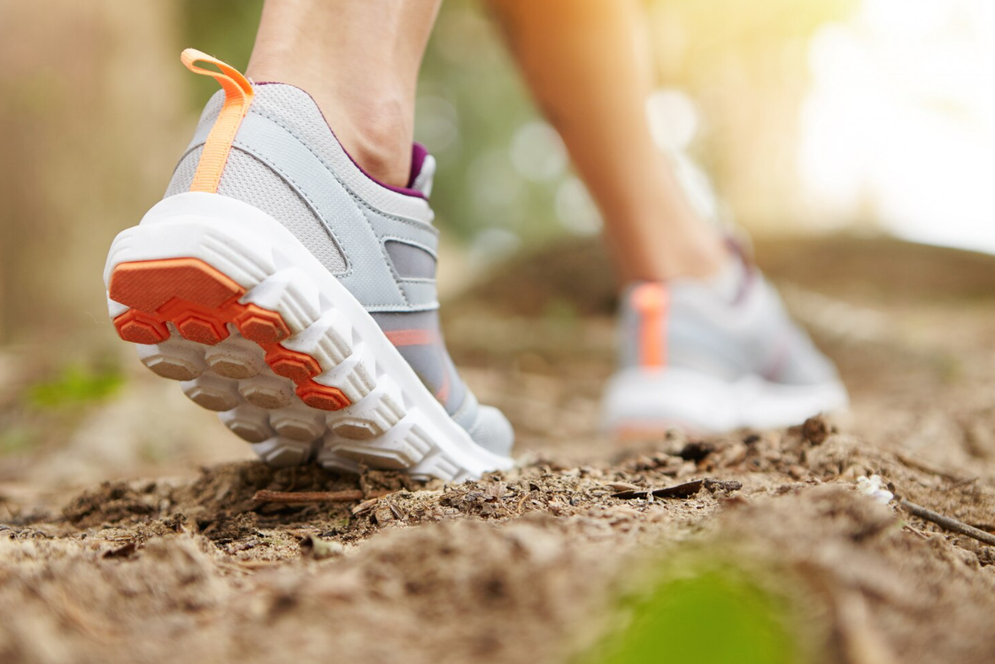 7 Tips Memilih Sepatu Gunung yang Pas dan Nyaman Dipakai