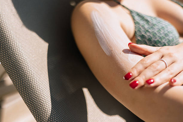 Cara Reapply Sunblock untuk Badan Tanpa Lengket di Kulit