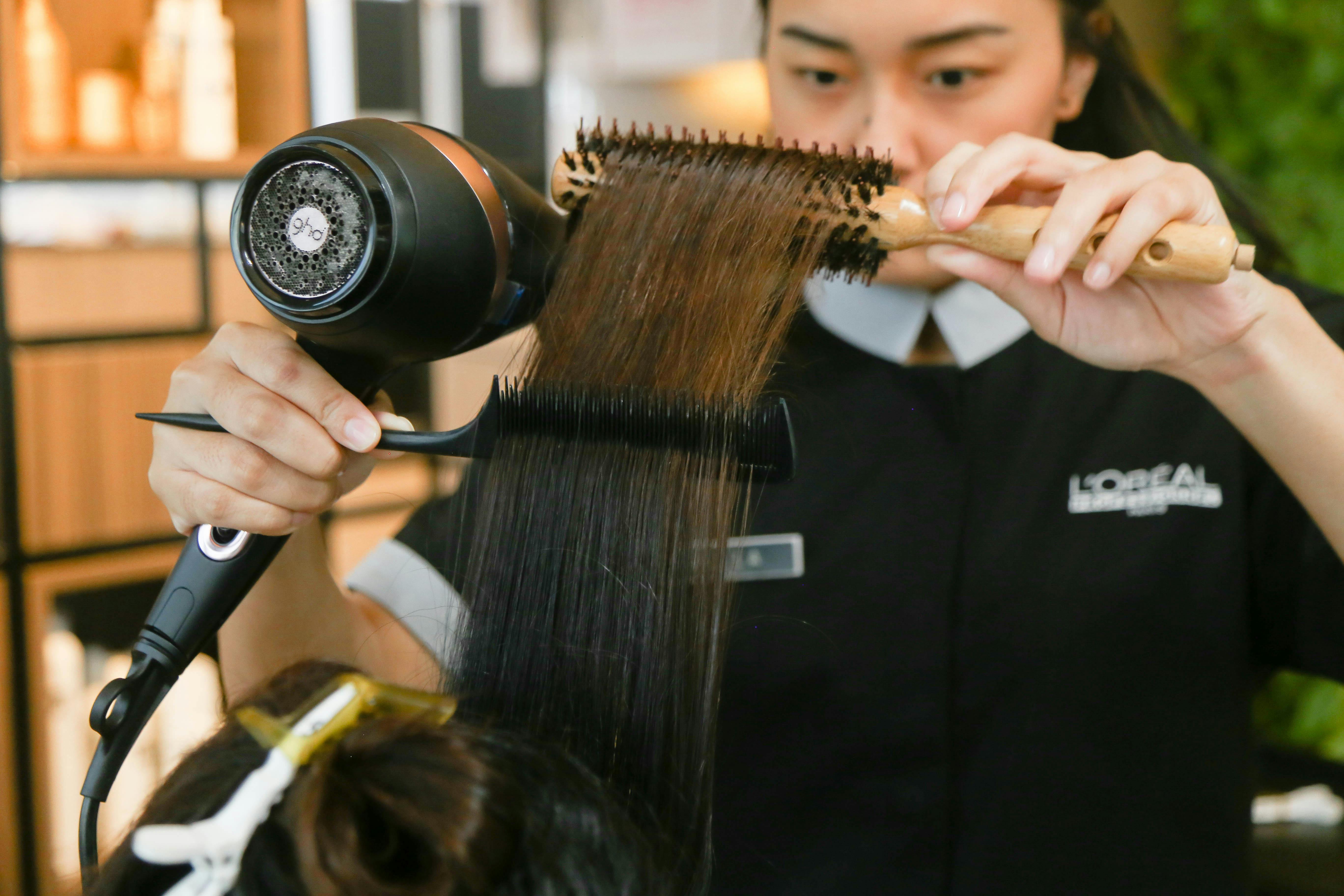 Lebih Cepat, Lebih Praktis! Ini Rahasia Rambut Indah Tanpa Ribet dengan Catokan 2in1