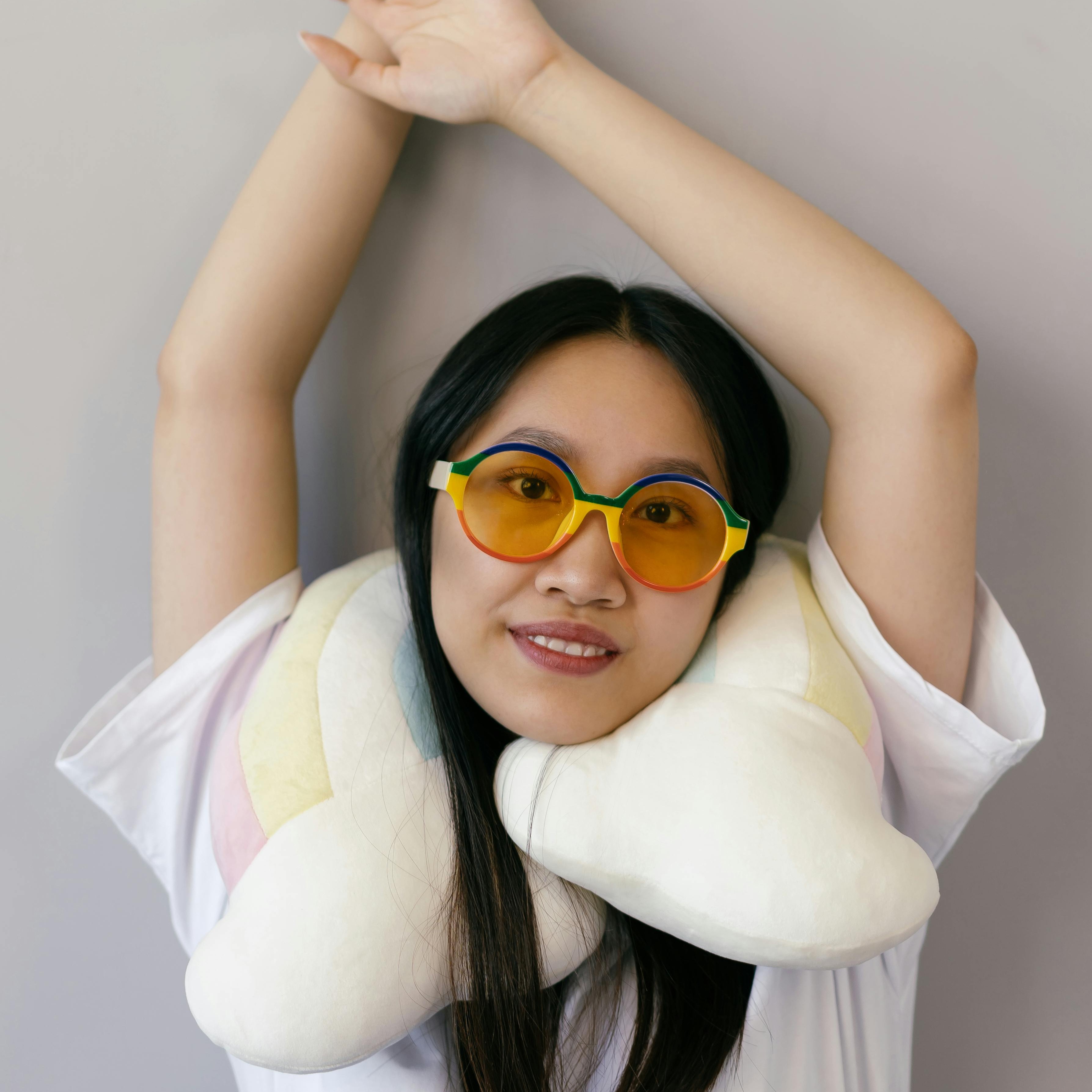 Bukan Bantal Biasa! Neck Pillow 2in1, Solusi Tidur Nyenyak Anti Gangguan di Pesawat