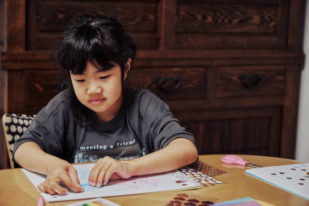 Serunya Bermain Stiker DIY untuk Melatih Kreativitas Anak