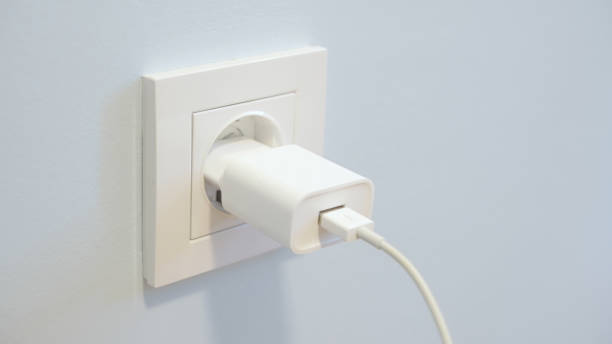 Keunggulan Adaptor Watt Kecil untuk Pengguna HP Lama