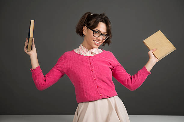 6 Ide Layering Kemeja Wanita untuk Tetap Stylish di Musim Hujan