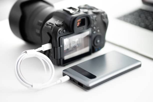 Pentingnya Mengetahui Cara Charging Alternatif untuk Kamera Mirrorless