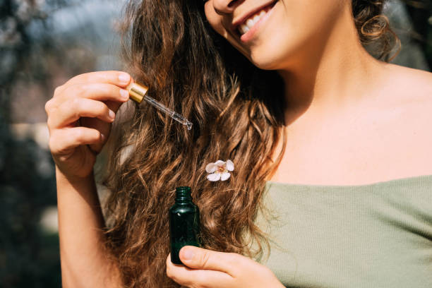 Ini Cara Pemakaian Serum Rambut yang Benar untuk Atasi Masak Rambut