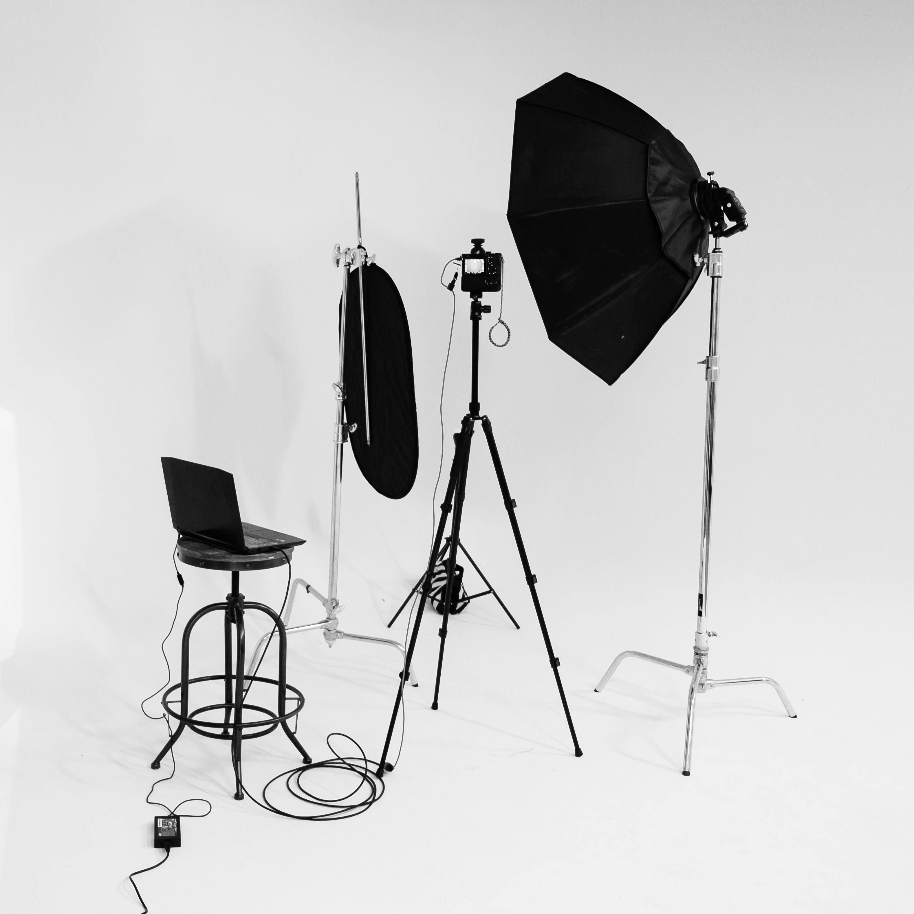 Siap Jadi Fotografer Pro? Ini Starter Kit Wajib untuk Studio Fotografi