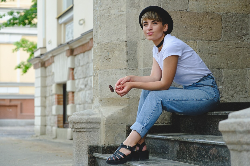 Boyfriend Jeans yang Nyaman: Pilih Ukuran & Gaya yang Pas!