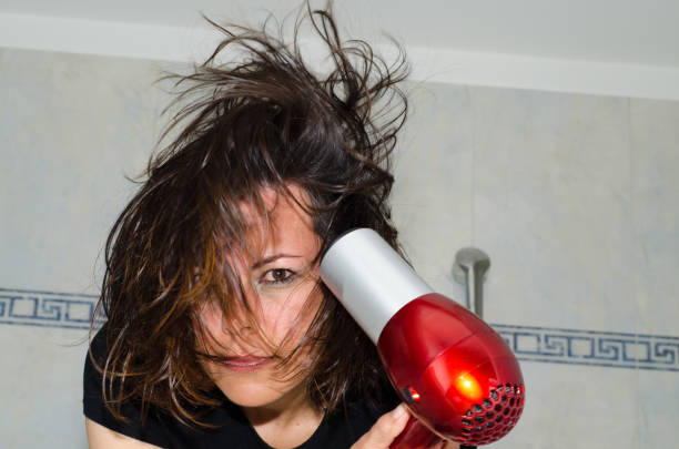 5 Kebiasaan Pakai Hair Dryer yang Tanpa Disadari Bikin Rambut Rusak