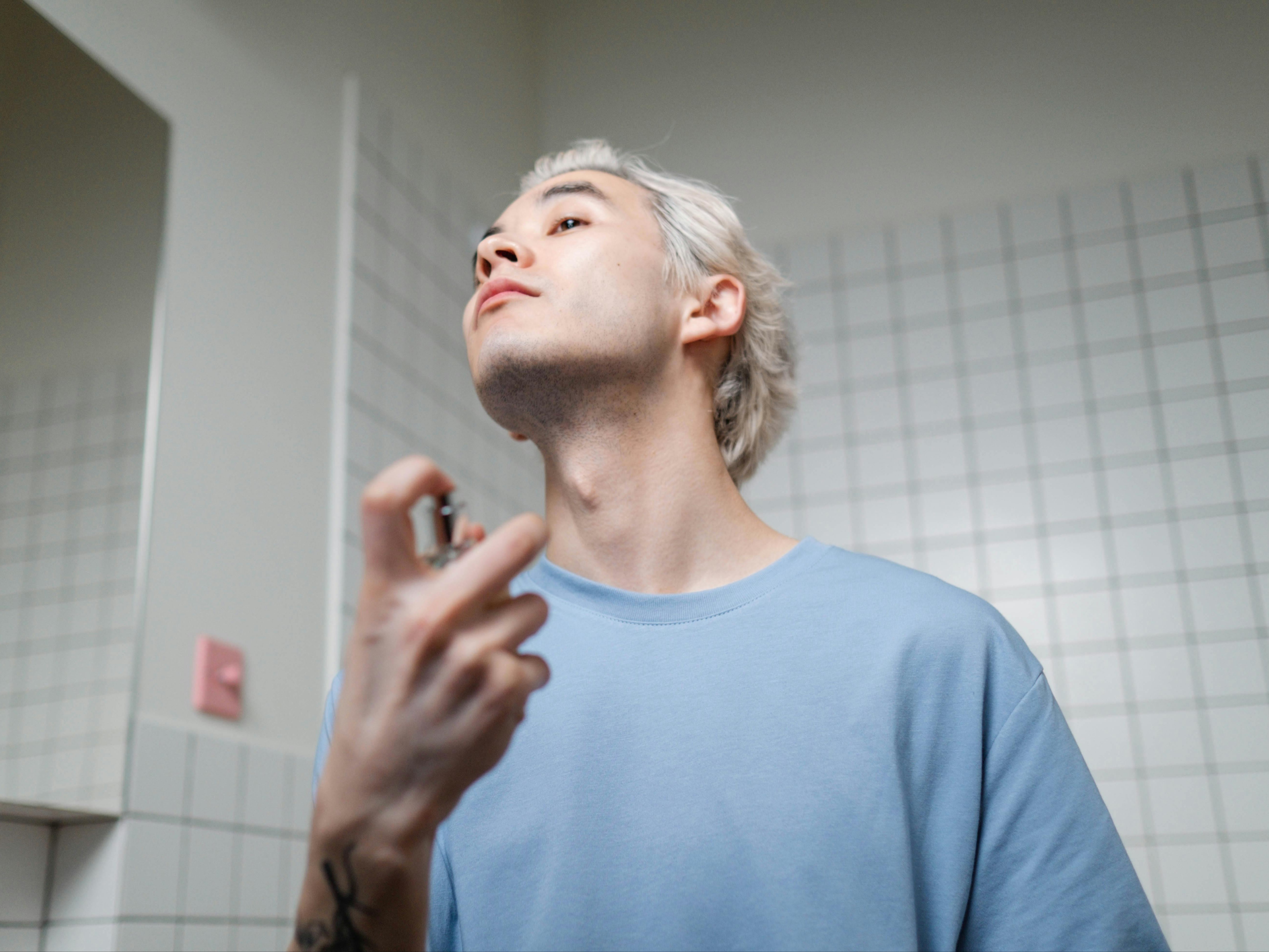 Biar Nggak Zonk, Hindari 5 Kesalahan Pria Saat Pakai Deodorant & Cologne