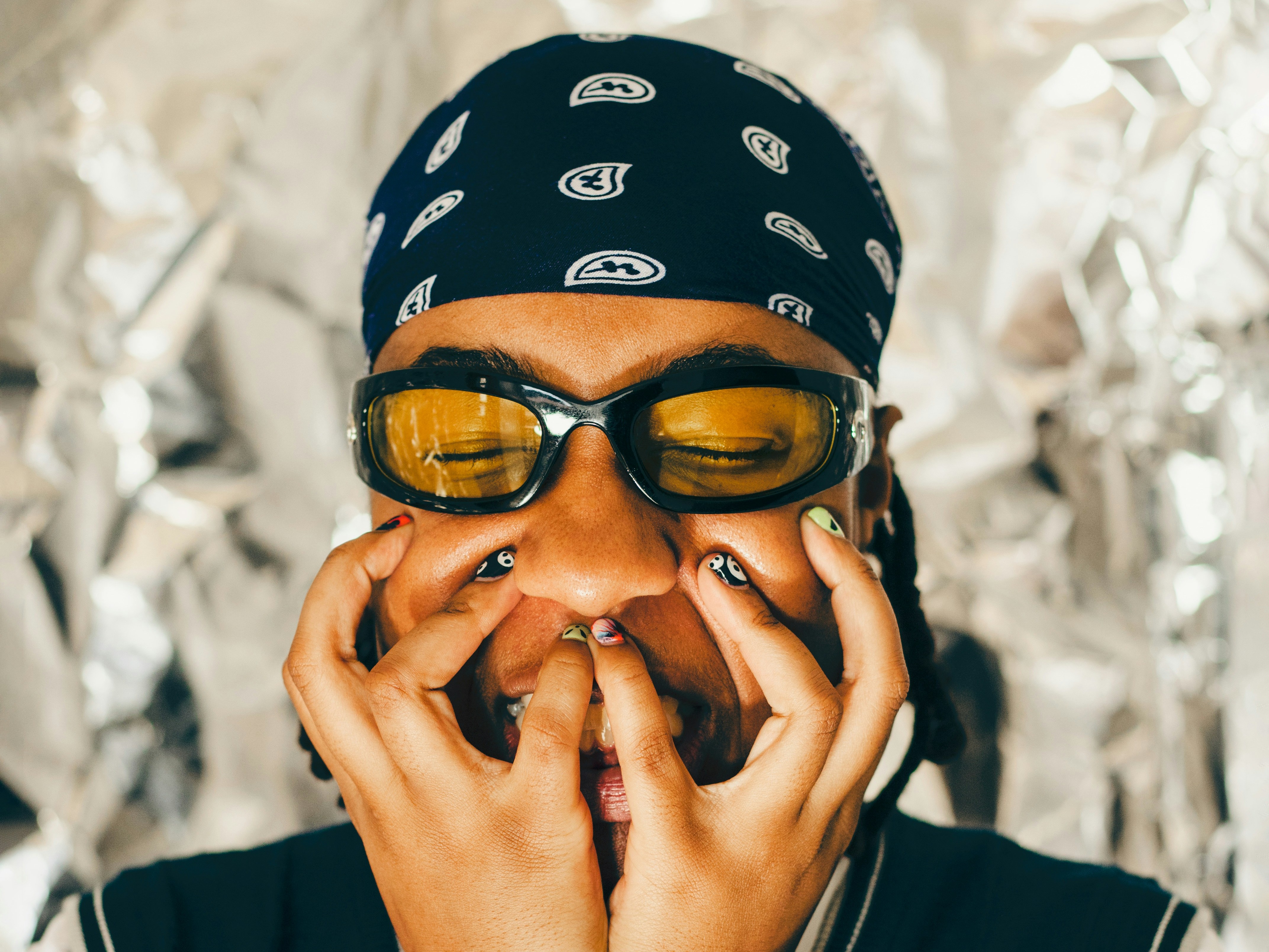 Cara Mudah Pakai Bandana Slayer untuk Tampil Lebih Trendy