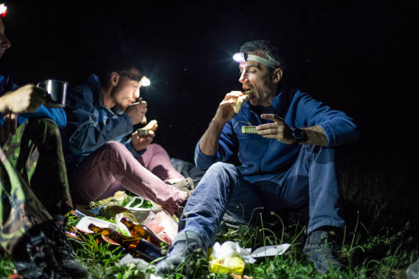 7 Gadget Outdoor Wajib Dibawa Saat Traveling atau Camping