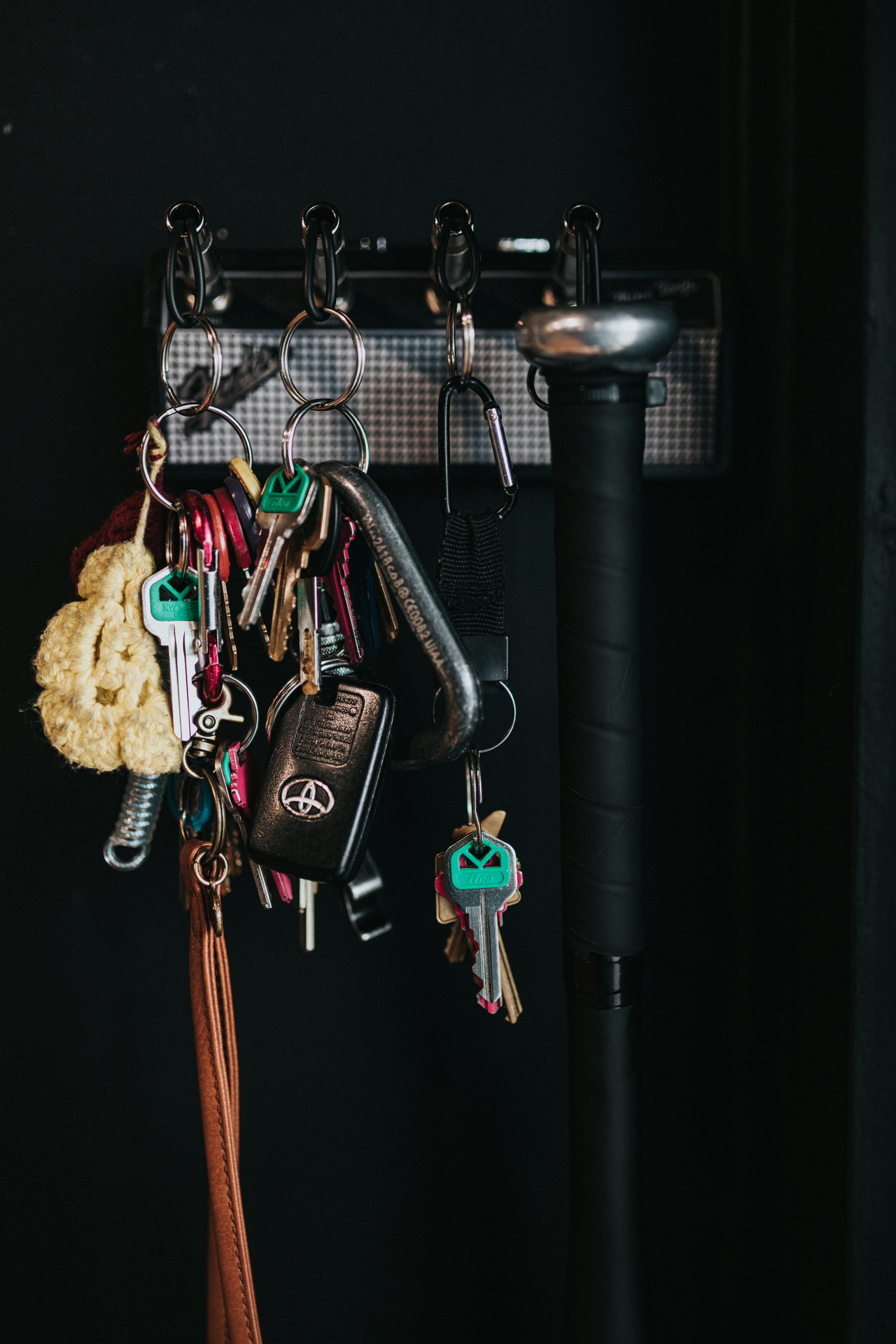 Dari Tebing Curam ke Saku Celana, Kisah Carabiner, Si Pengait Penjaga Nyawa