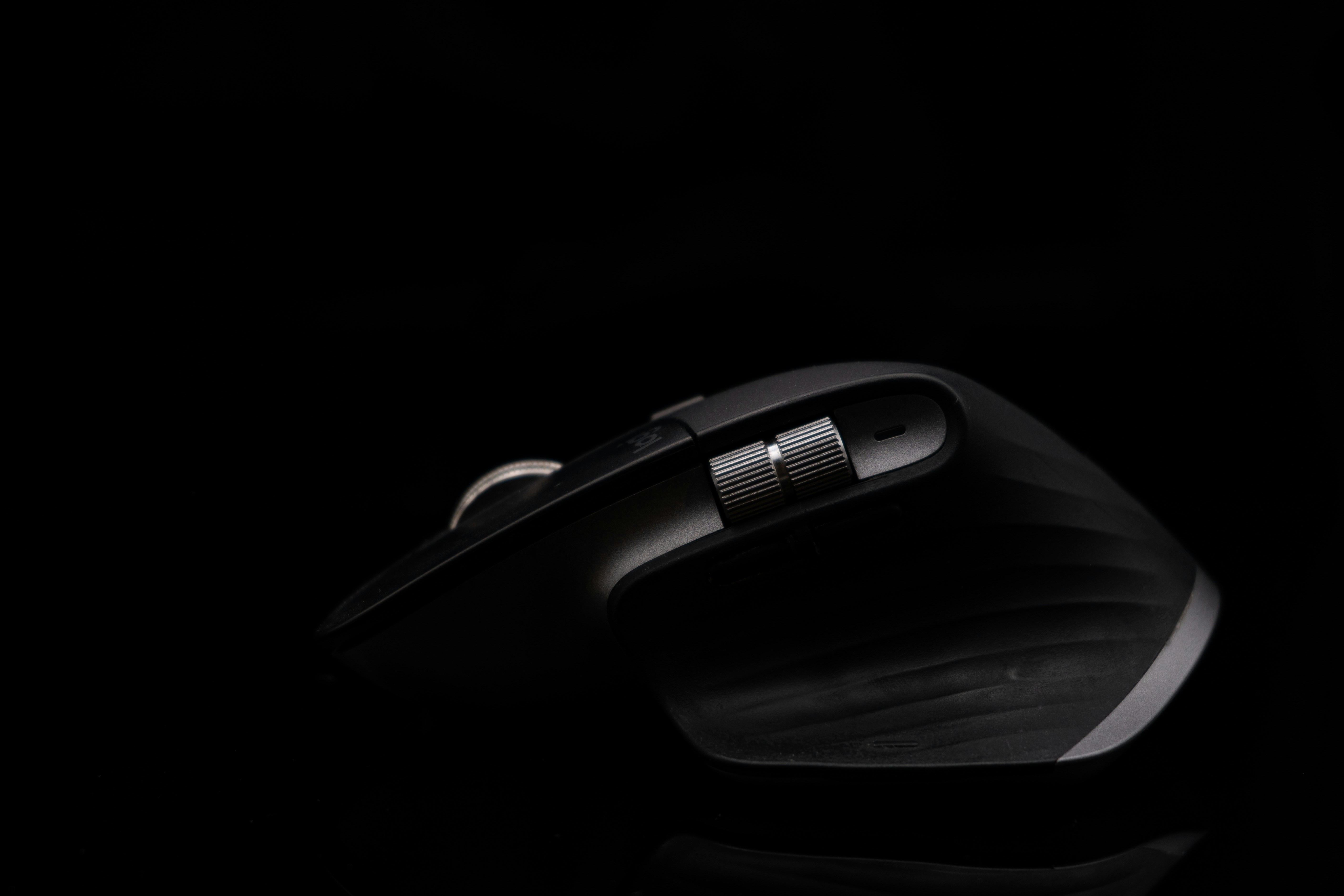 Tangan Sering Pegal Waktu Kerja? Coba Deh Mouse Vertikal, Nyaman Banget!