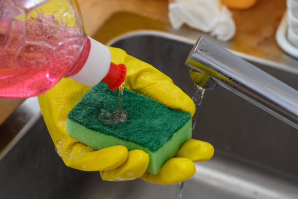Kenapa Peralatan Dapur Masih Nggak Bersih Walau Sudah Dicuci? Coba Cek Hal Ini