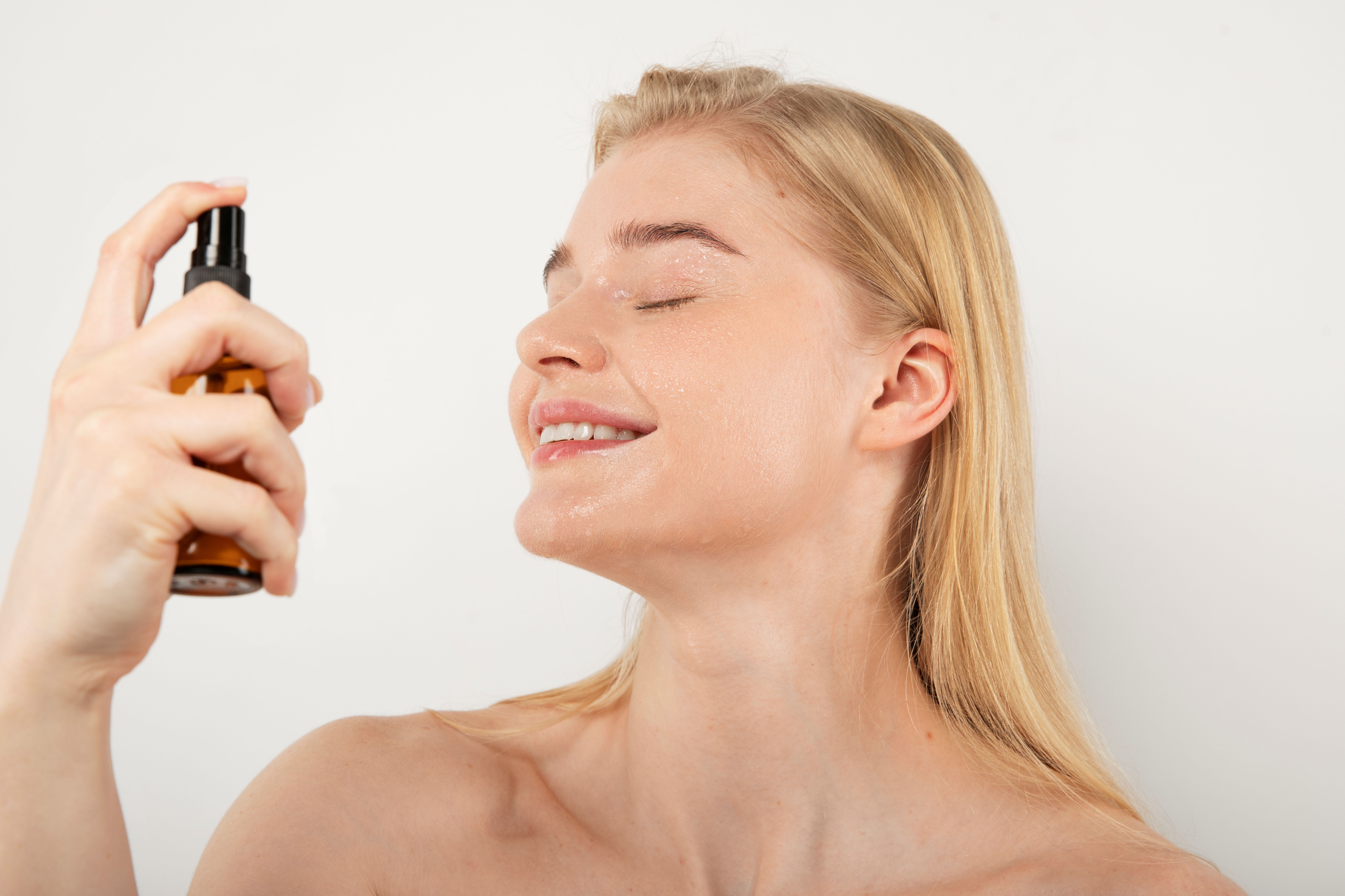 Mau Makeup Tahan Lama Anti Geser? Coba Setting Spray Ini Deh