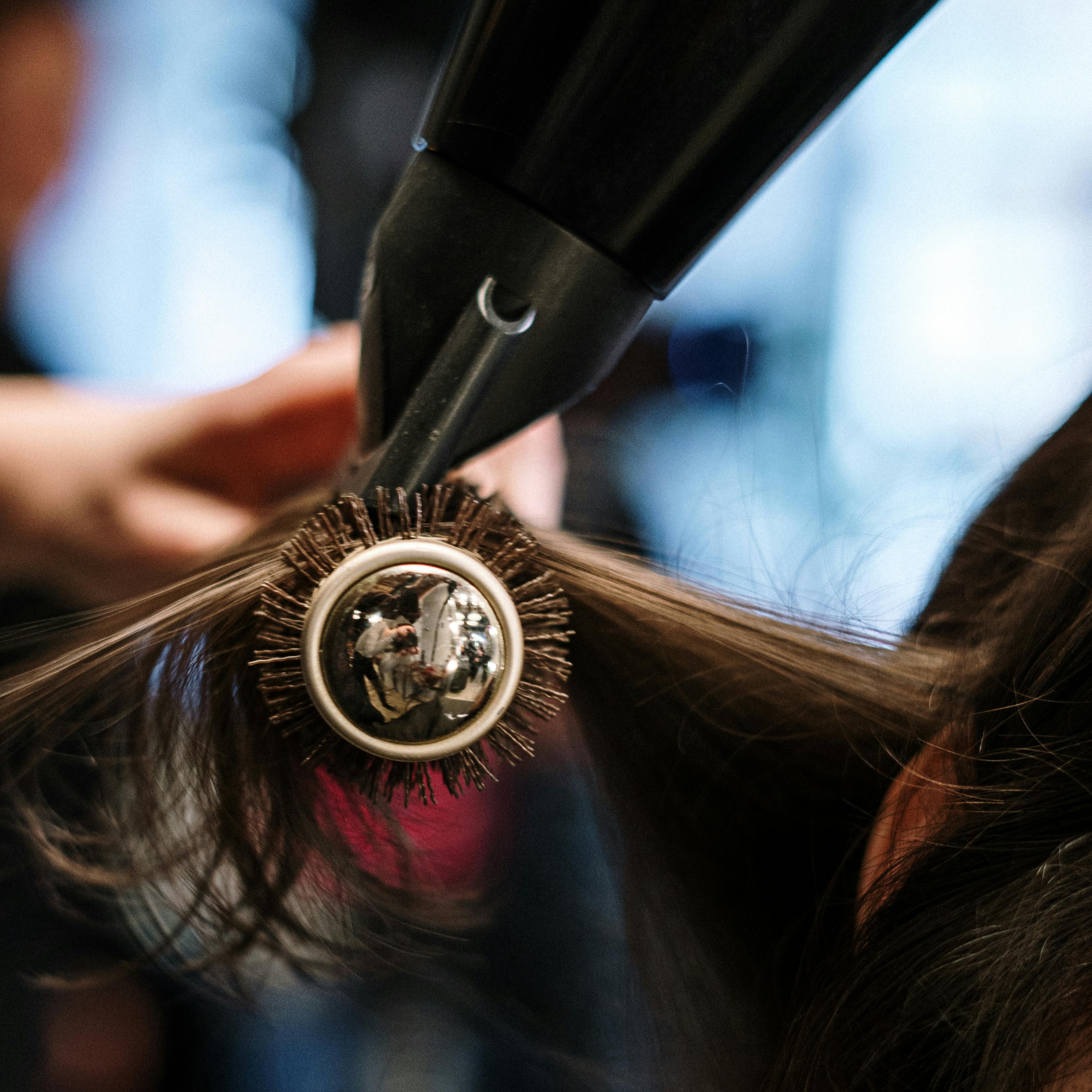 Cuma Butuh 10 Menit! Ini Rahasia Rambut Lurus dan Bervolume Seperti Habis dari Salon