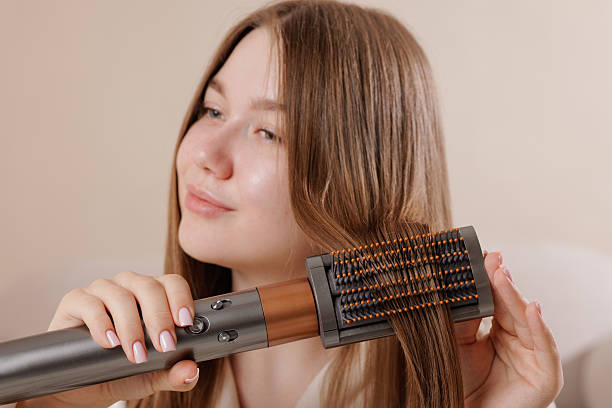 Sisir Catok Elektrik, Alat Styling Rambut Praktis untuk Wanita Aktif yang Tetap Ingin Tampil Cantik