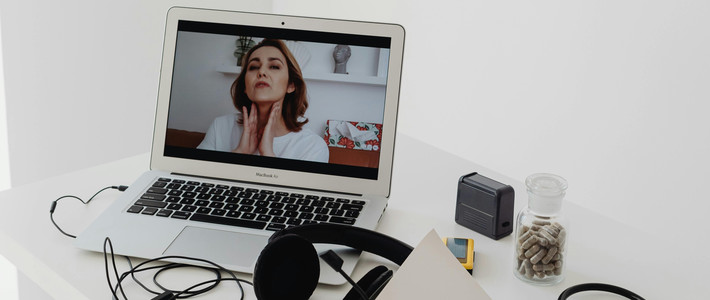 Stop Sakit Leher! Rahasia Memposisikan Webcam untuk Kesehatan Kerja Jarak Jauh