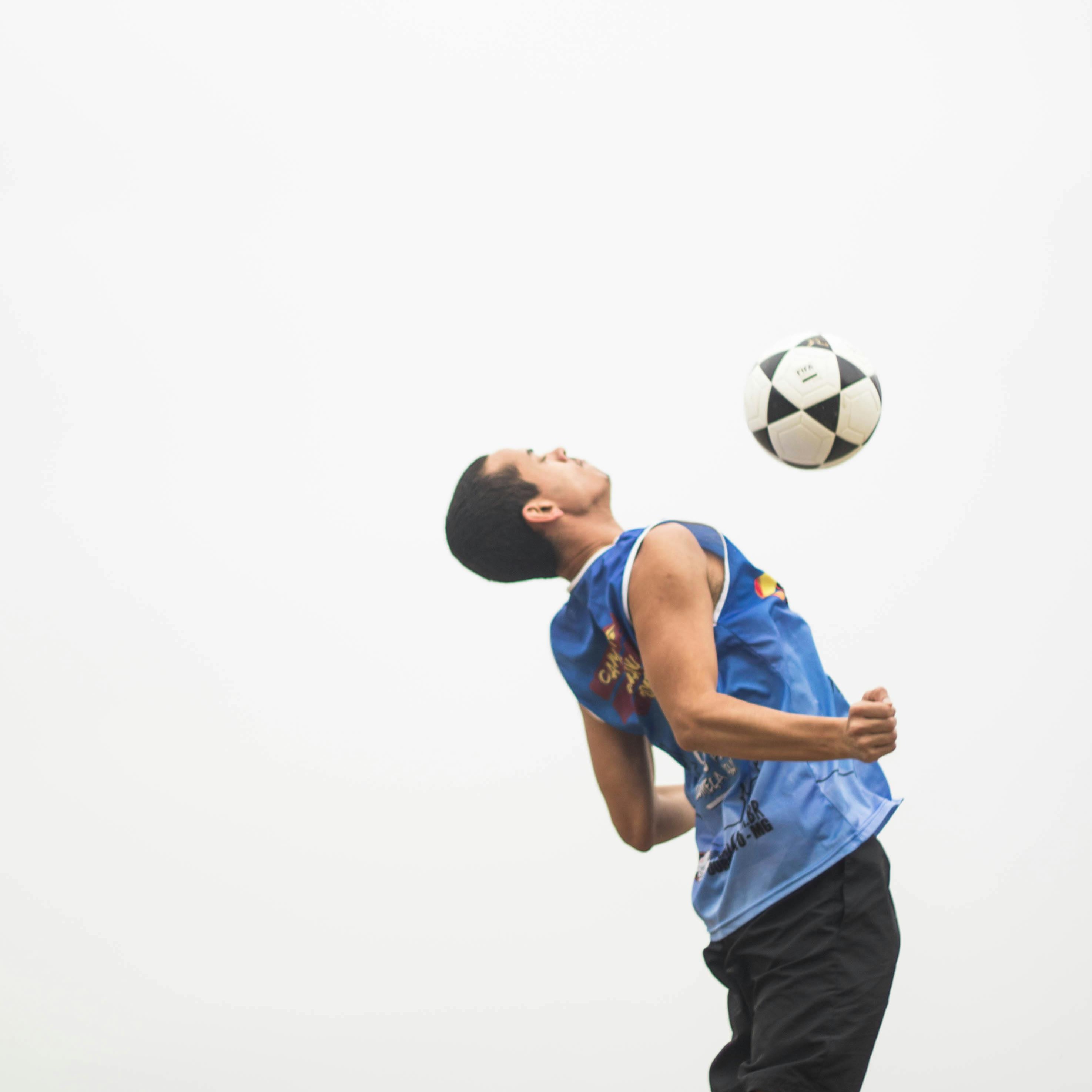 7 Cara Mudah Memilih Bola Sepak Sesuai Kebutuhan