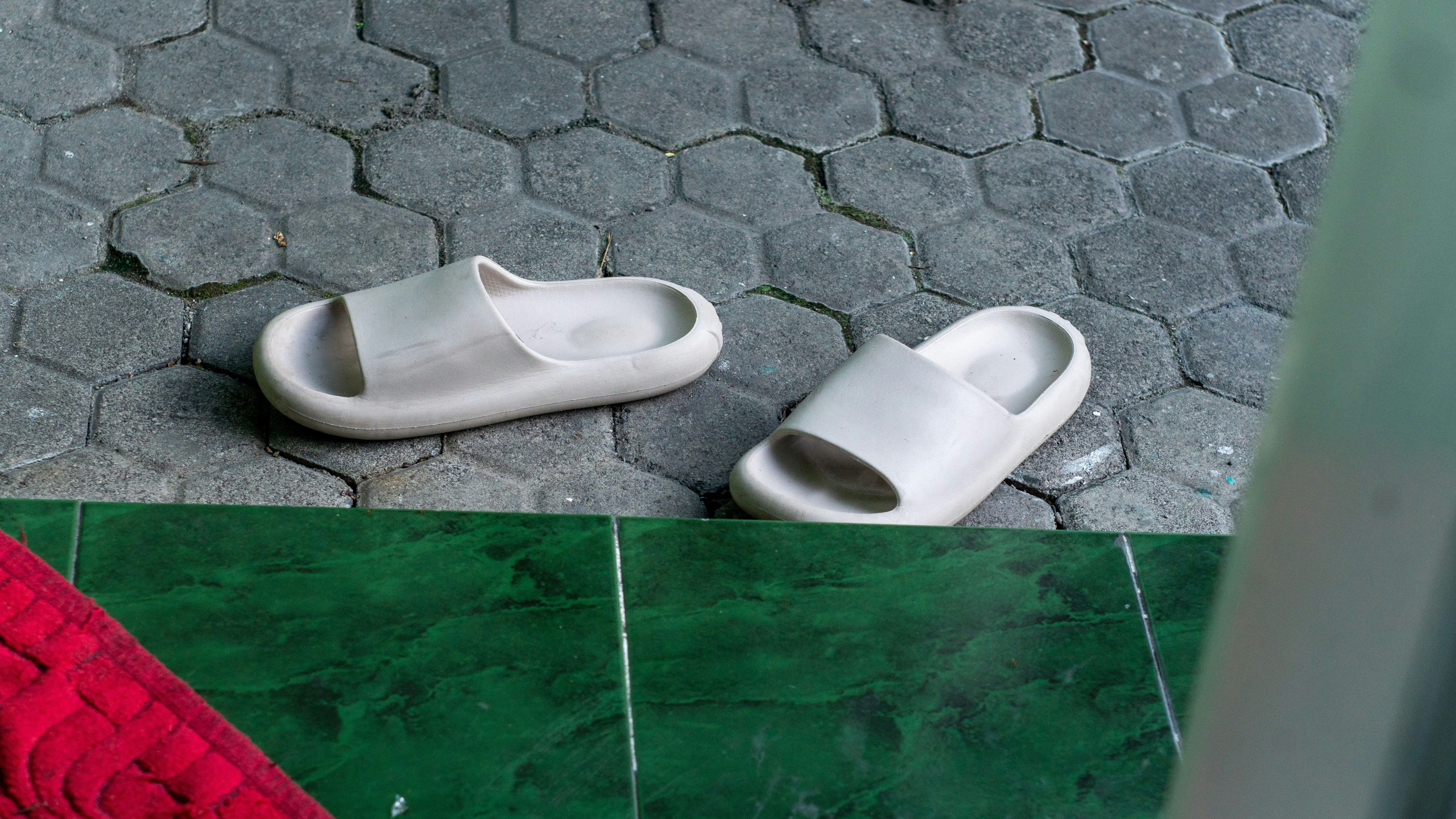 Panduan Memilih Sandal Anti Selip untuk Aktivitas Sehari-hari