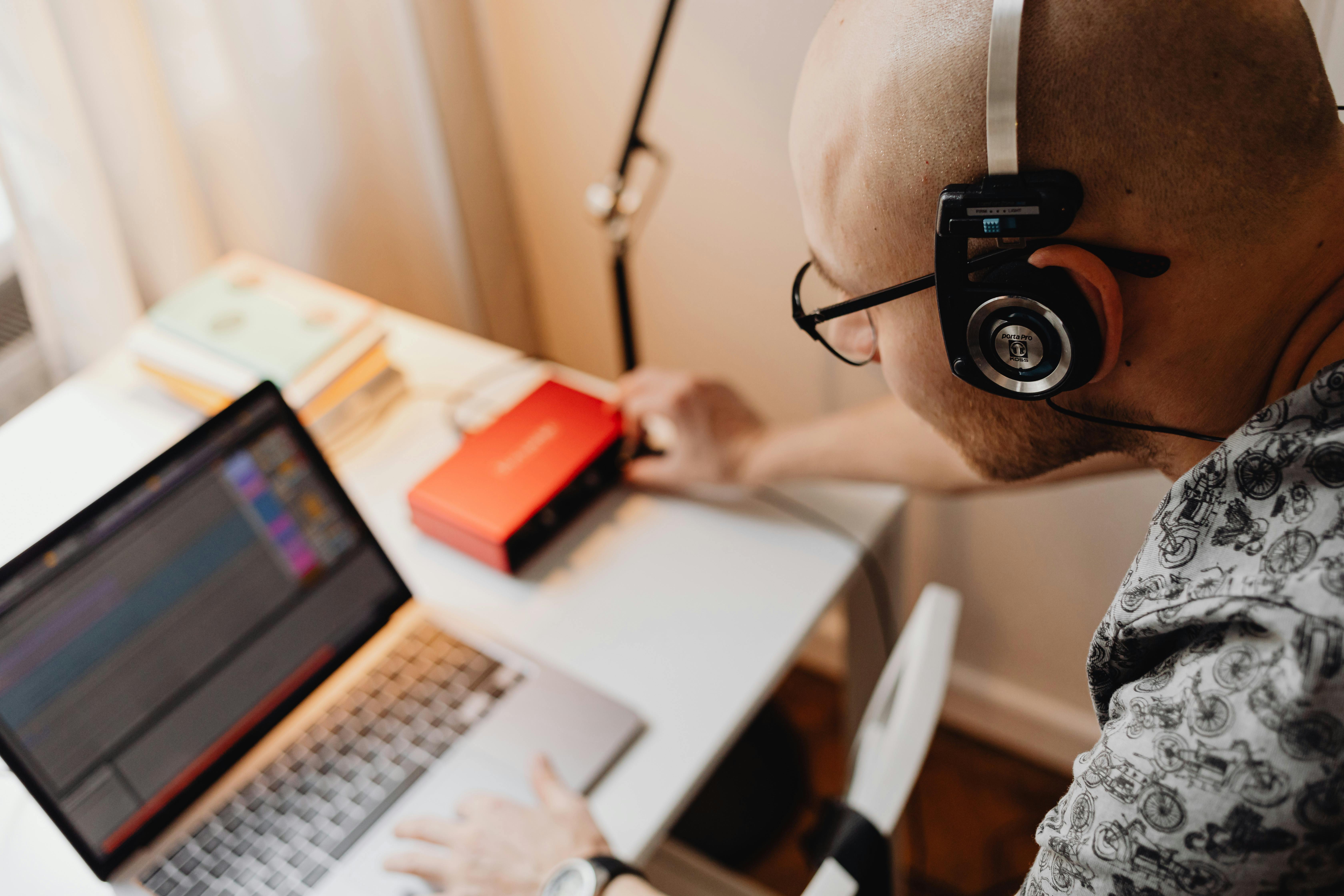Kerja atau Belajar Jadi Lebih Fokus dengan Musik Lofi, Rahasia Produktif Tanpa Stress