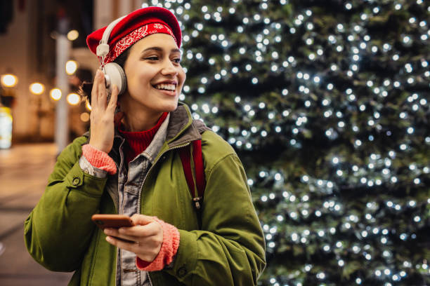 Alasan Headphone Jadi Hadiah Natal yang Aman untuk Pacar